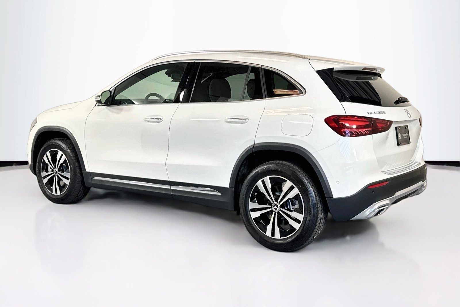 New 2026 Polar White Mercedes-Benz GLA 250 image 7