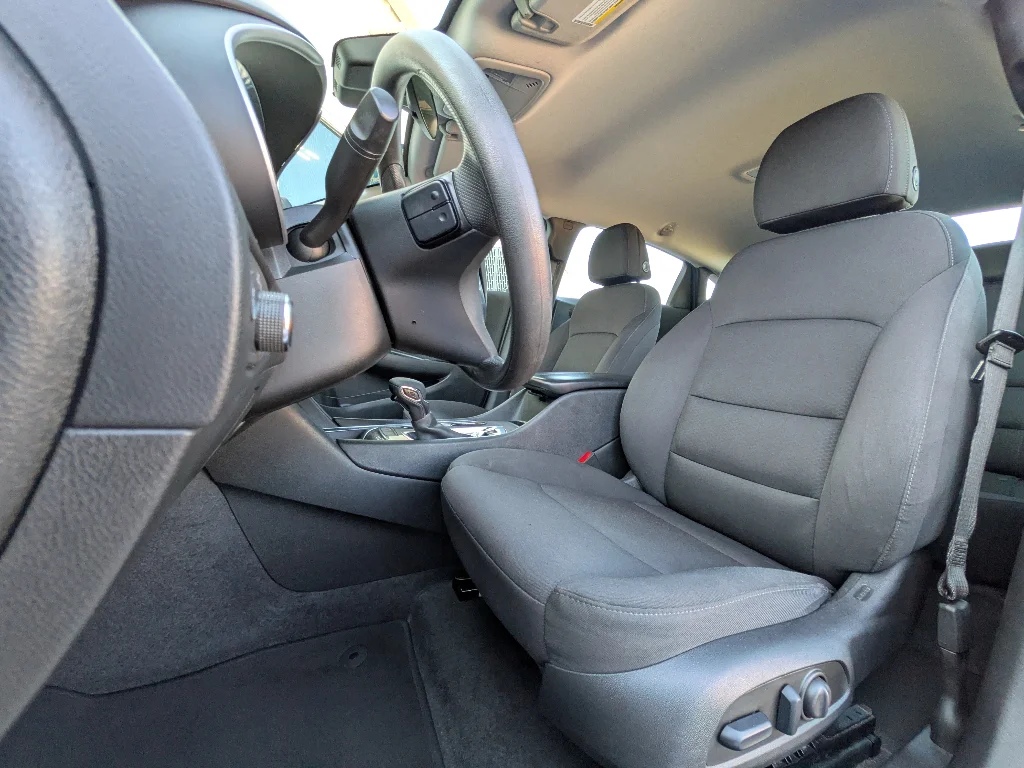 Used 2024 Summit White Chevrolet LT image 10