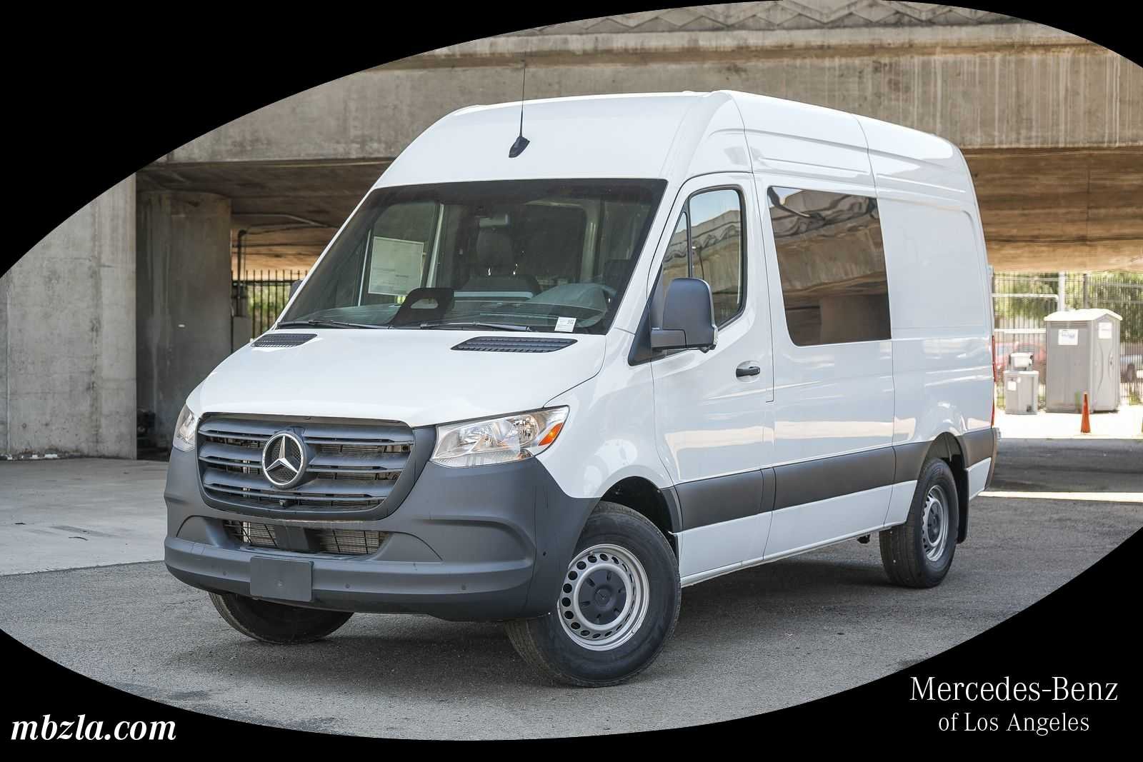 New 2026 Arctic+White Mercedes-Benz Crew 144 WB  RWD 2.0L 4-Cylinder image 34