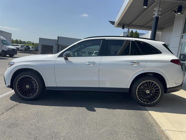 New 2026 MANUFAKTUR Moonlight White Metallic Mercedes-Benz GLC 300 4MATIC® image 18