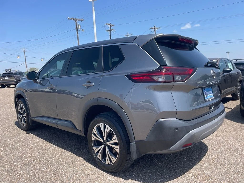 Used 2022 Gray Nissan SV image 5