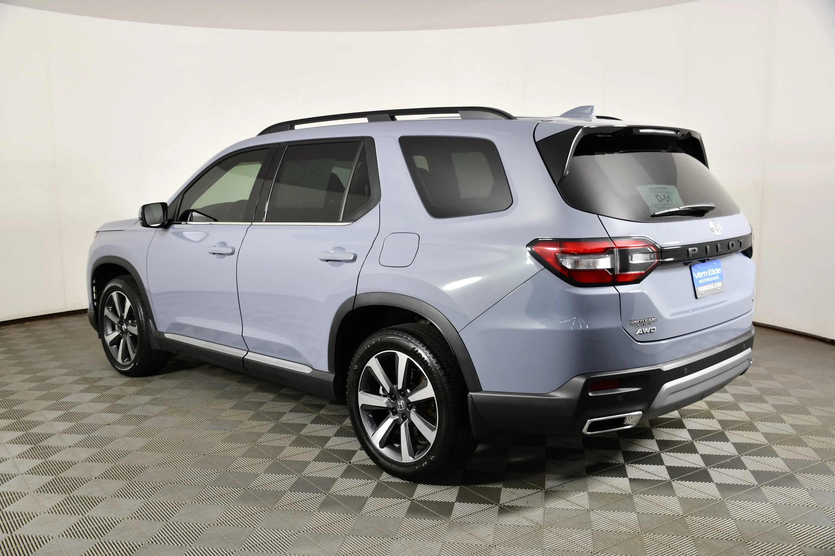 Certified Used 2025 Sonic Gray Pearl Honda Touring image 8
