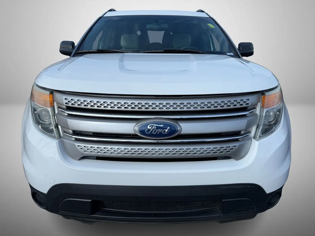 Used 2014 White Ford Base image 10