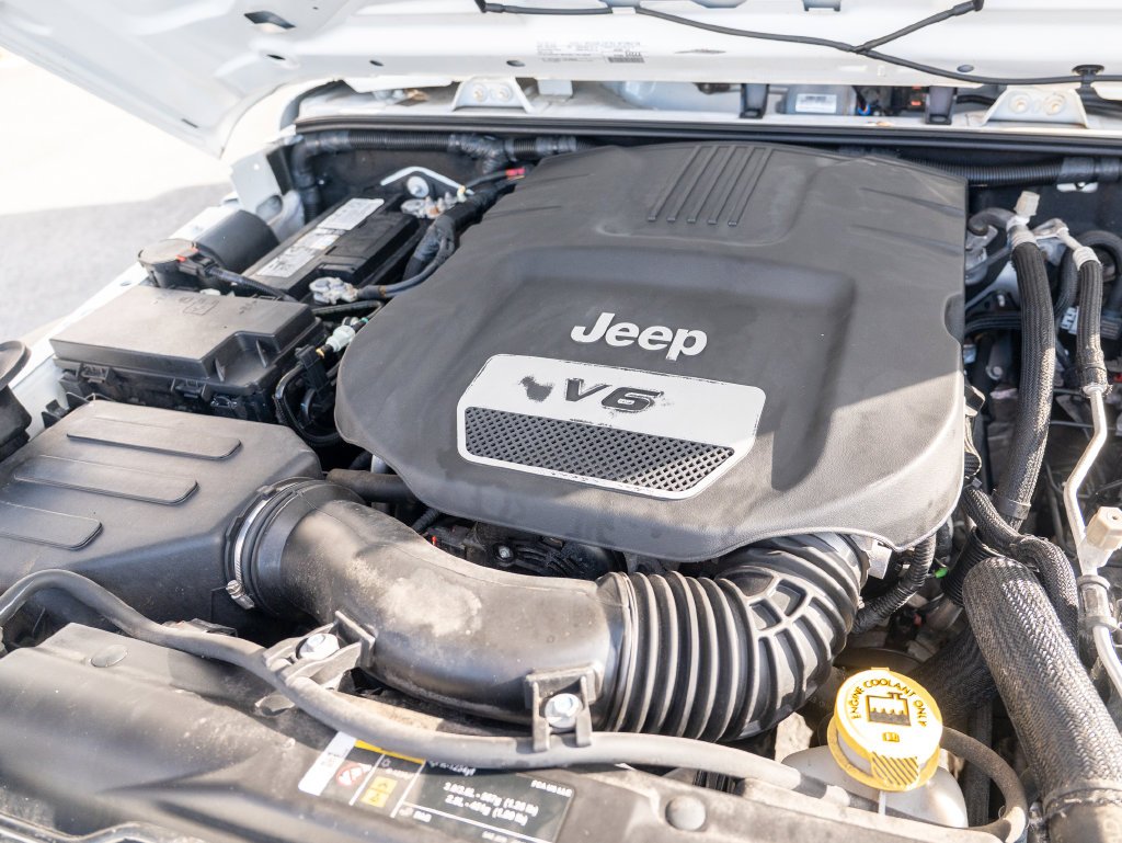 Used 2017 White Jeep Unlimited Sport image 37