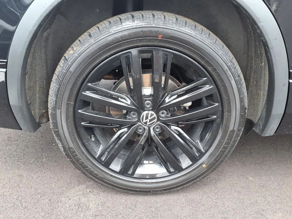 Certified Used 2022 Black Volkswagen 2.0T SE R-Line Black image 8
