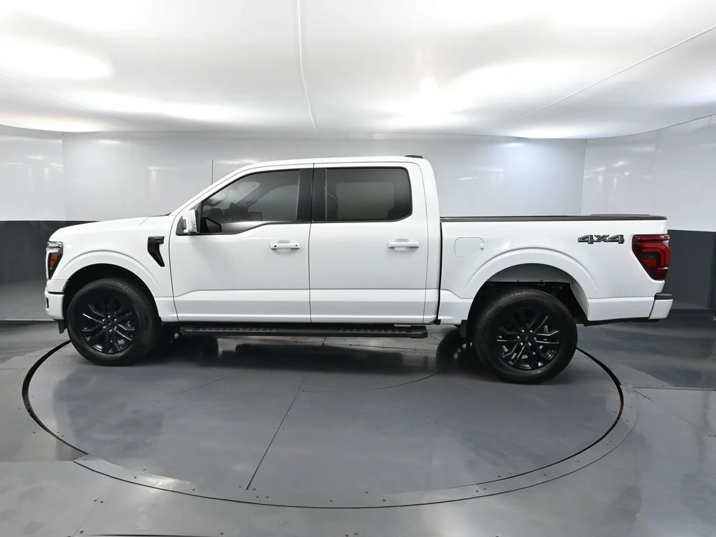 Used 2025 White Ford Lariat image 9
