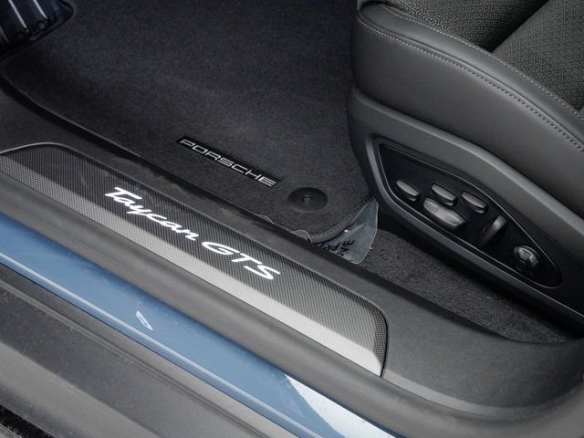 2025 Porsche Taycan GTS - Photo 11