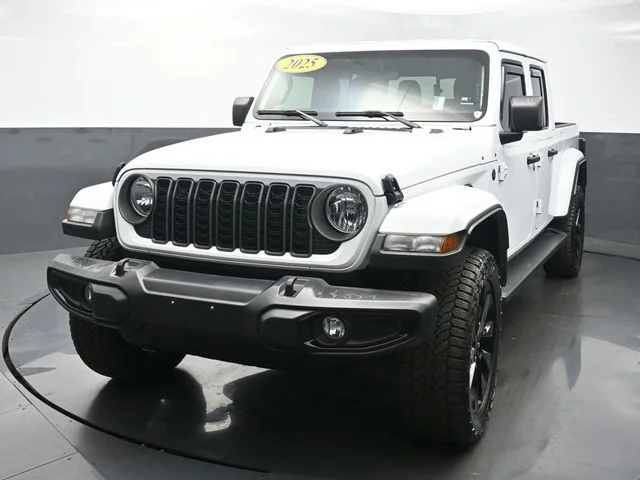 Pre-Owned 2025 Jeep Gladiator Nighthawk