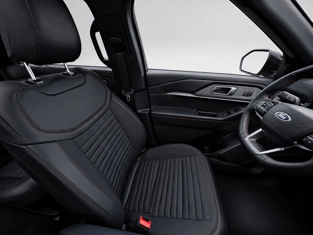New 2026 Space White Metallic Ford ST-Line image 11