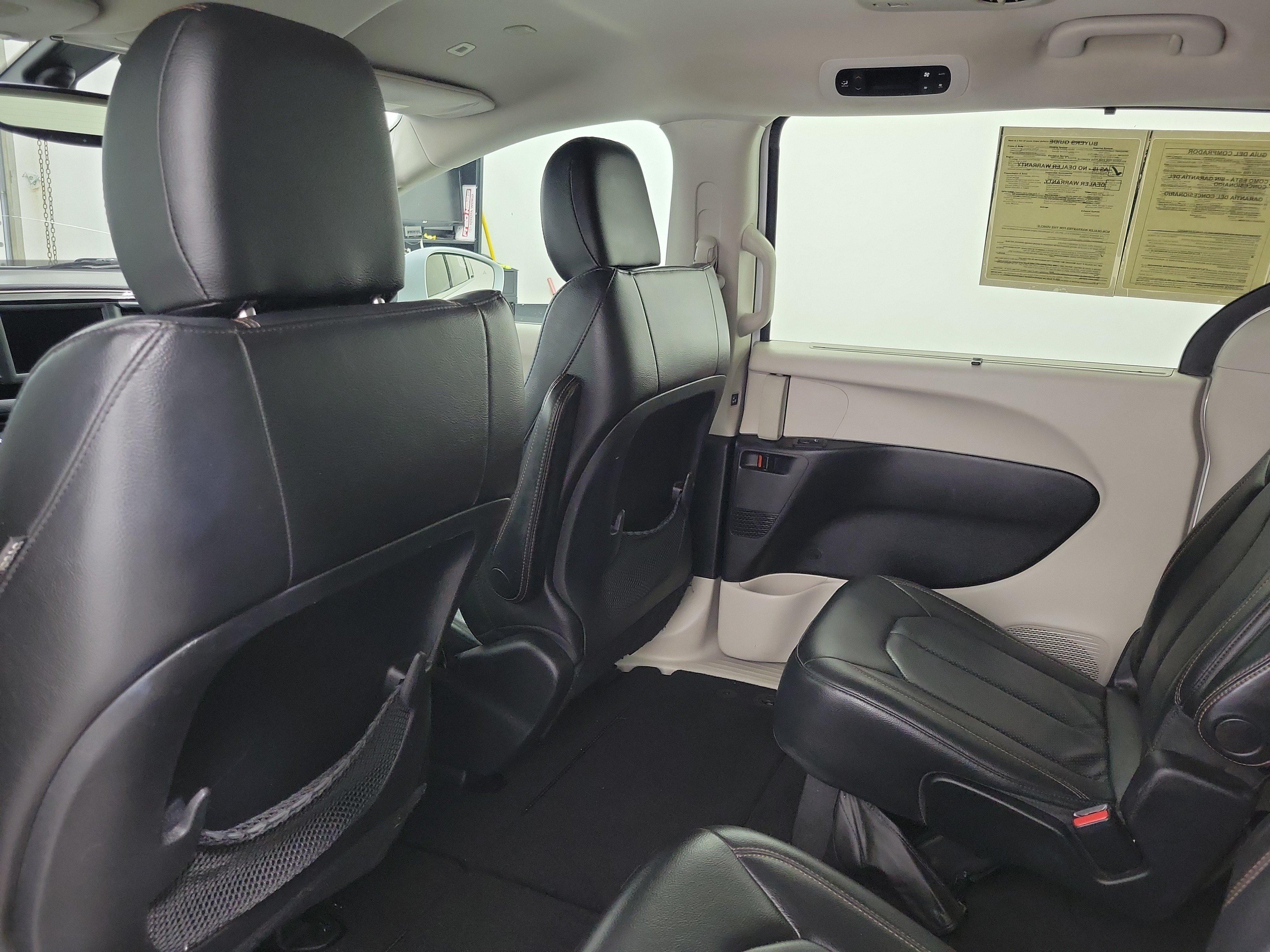 Used 2019 Bright White Clearcoat Chrysler Touring L image 10