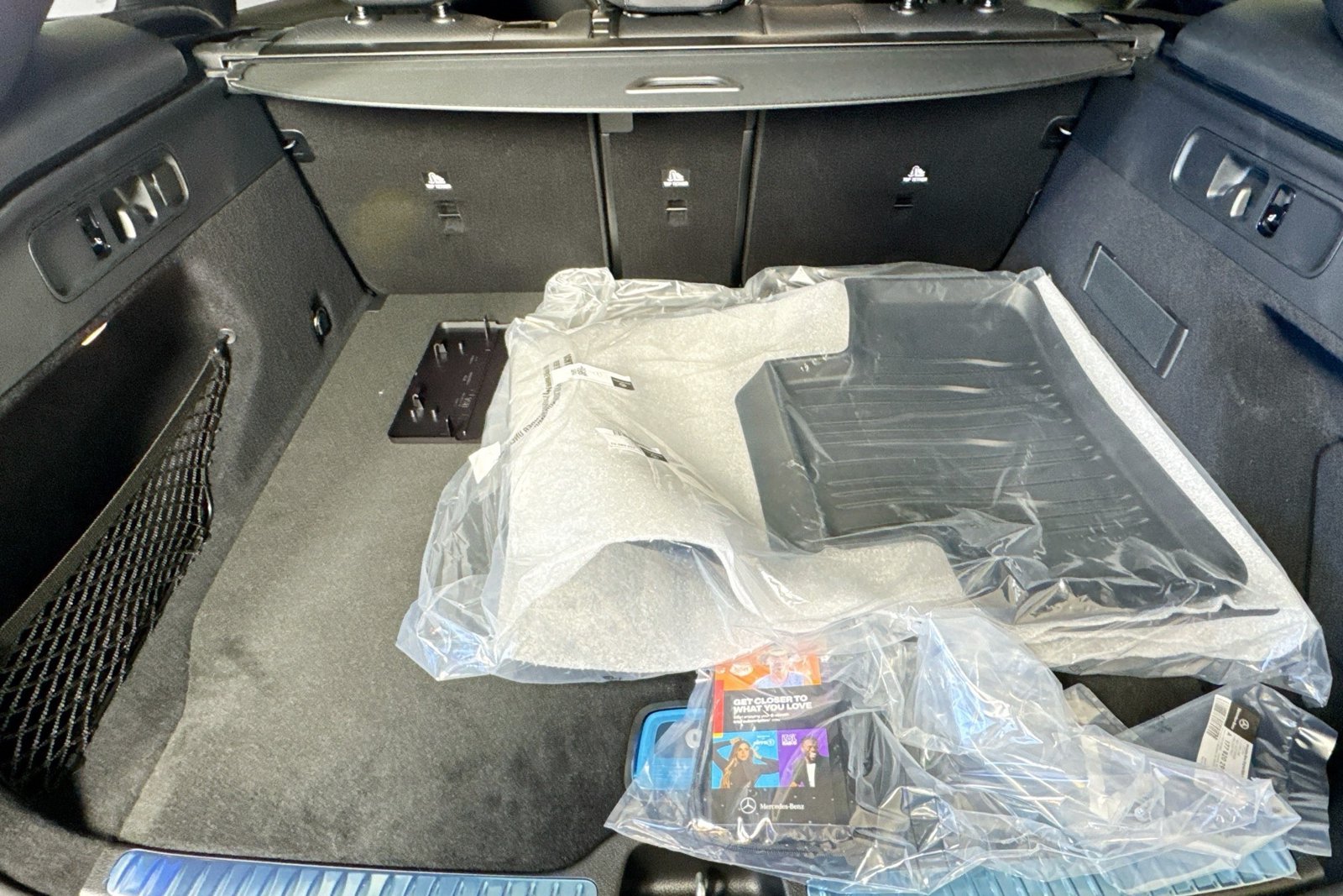 New 2026 Black Mercedes-Benz GLC 300 image 24
