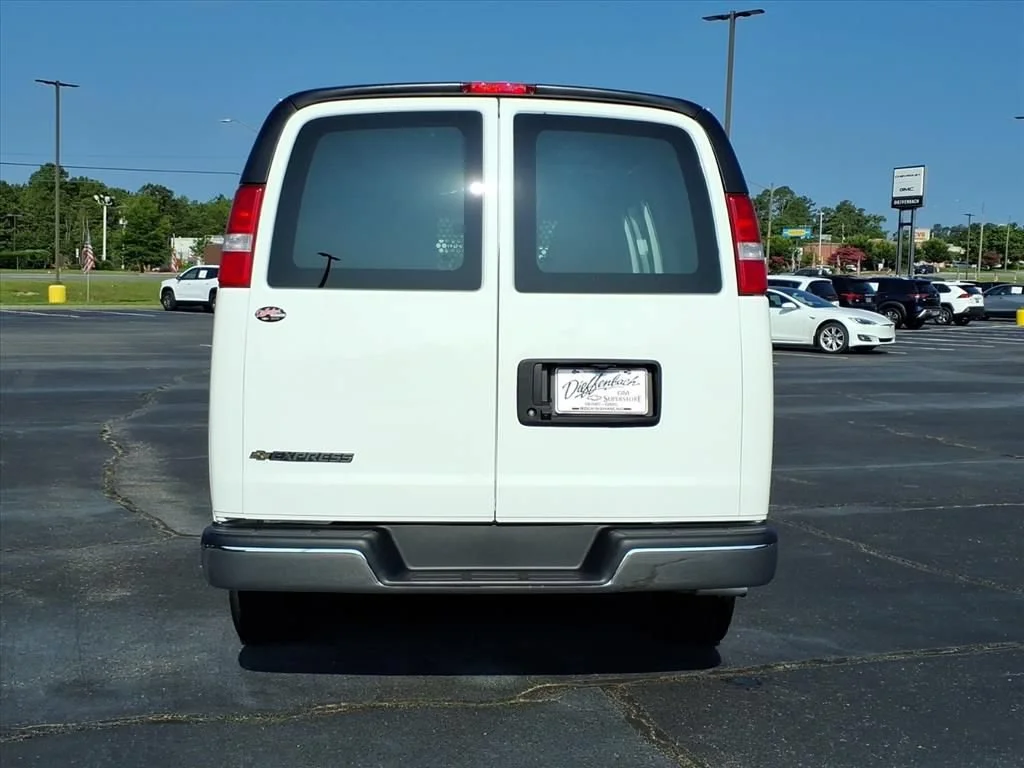Used 2025 Summit White Chevrolet WT image 14