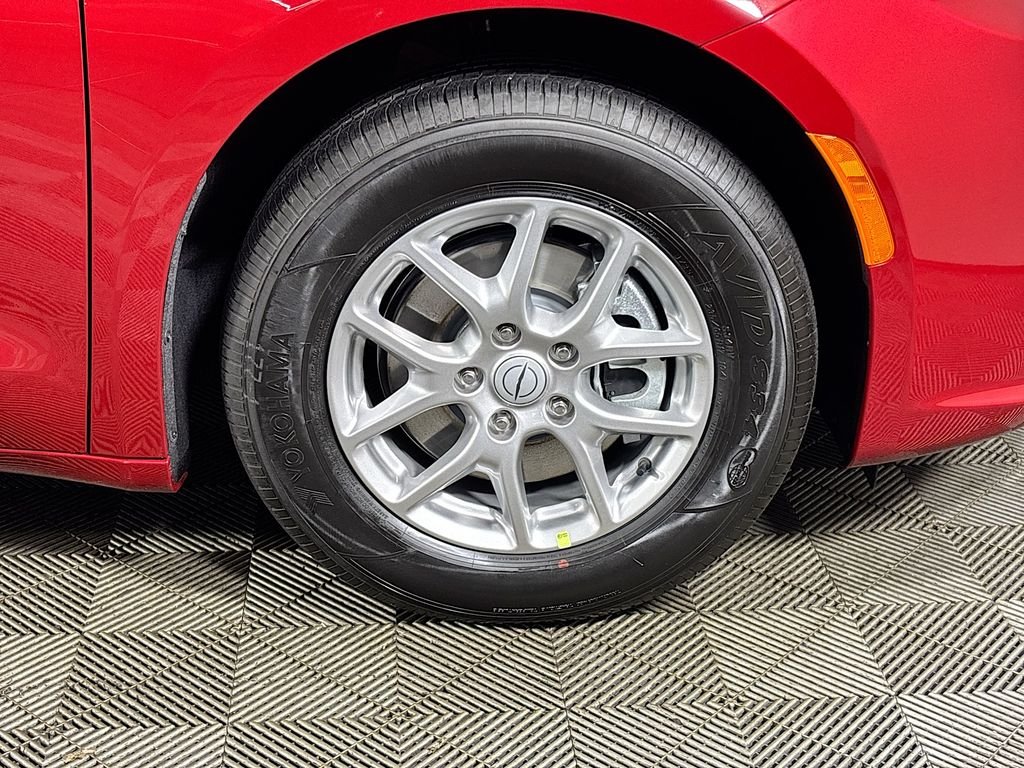 New 2026 Red Hot Pearl-Coat Exterior Paint Chrysler Select image 23