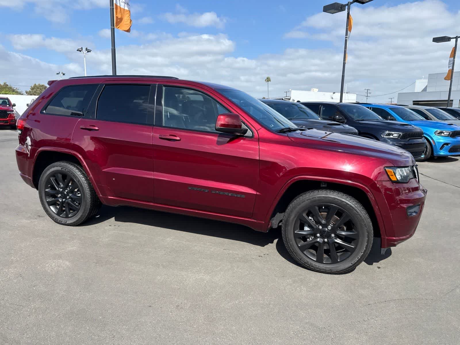 Used 2017 Velvet Red Pearlcoat Jeep Altitude image 10