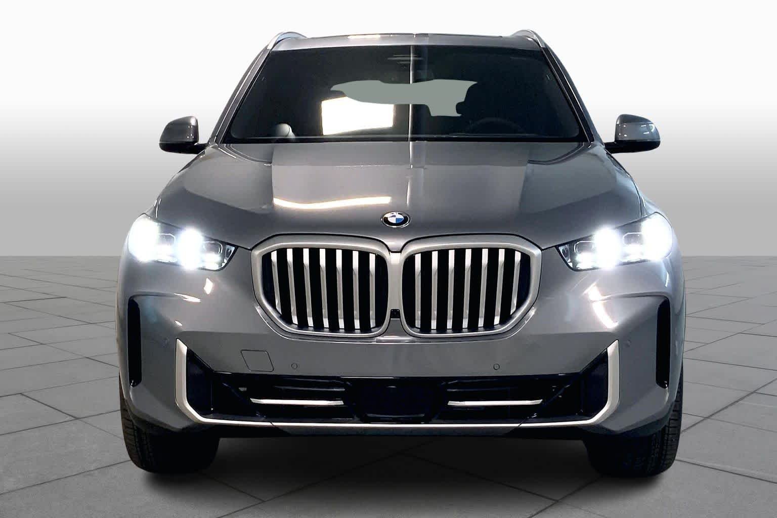 New 2026 Skyscraper Grey Metallic BMW xDrive40i image 3