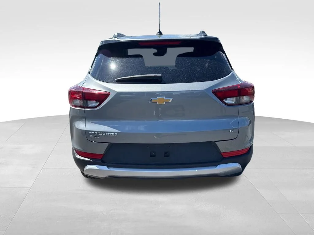 Used 2025 Gray Chevrolet LT image 4