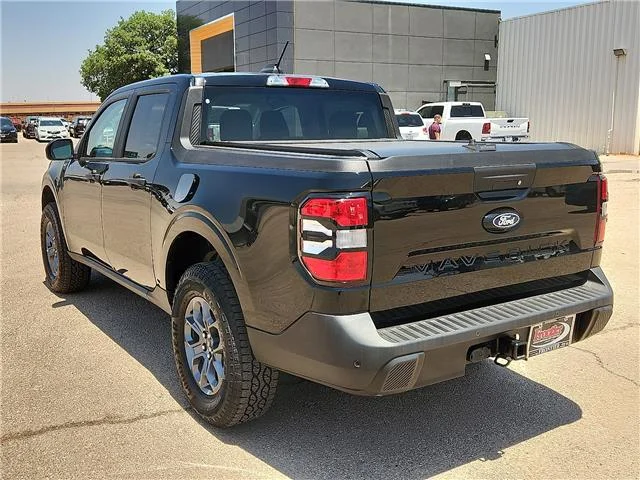 Used 2025 Black Ford XLT All-Wheel Drive SuperCrew 4.5 ft. box 121.1 in image 3