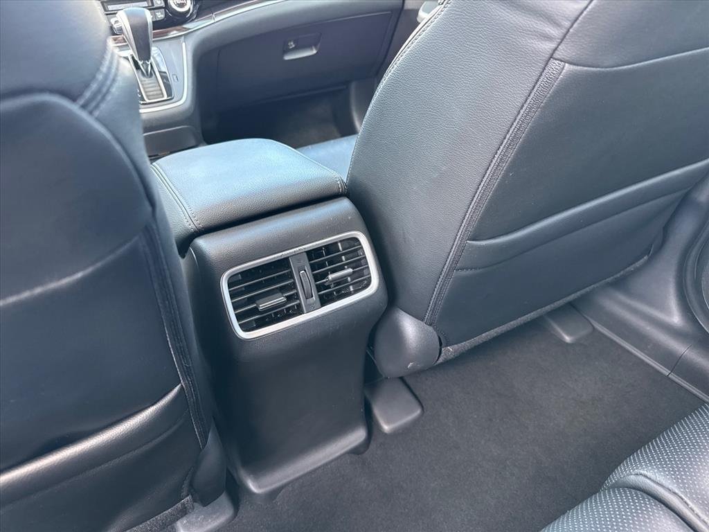 Used 2016 Crystal Black Pearl Honda Touring image 15