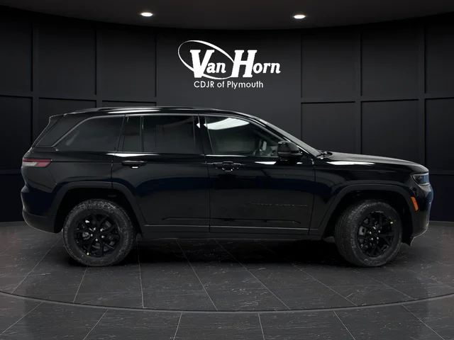 New 2026 Diamond Black Crystal Pearl-Coat Exterior Paint Jeep Altitude image 2