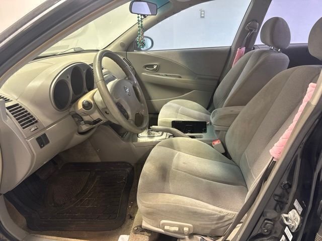 Used 2003 Black Nissan 3.5 SE image 12