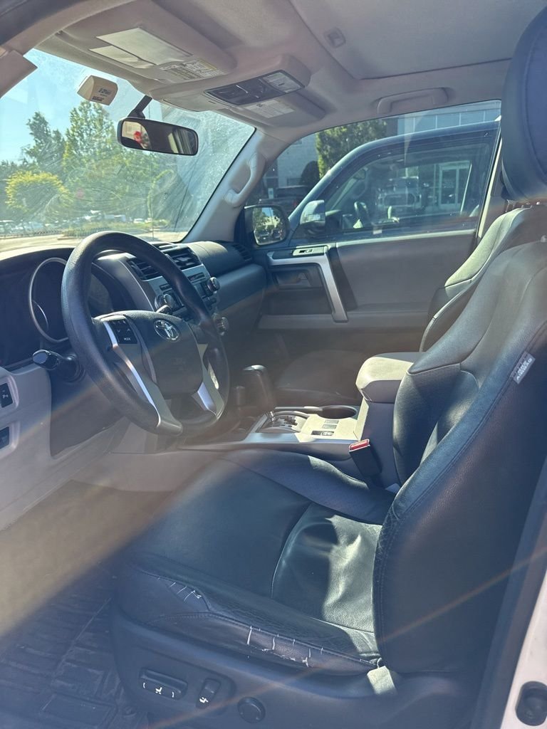 Used 2011 White Toyota SR5 image 6