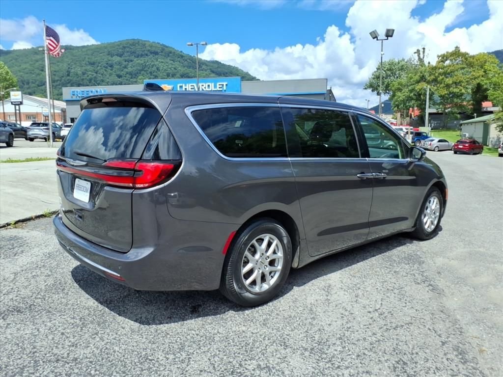 Used 2023 Gray Chrysler Touring L image 7