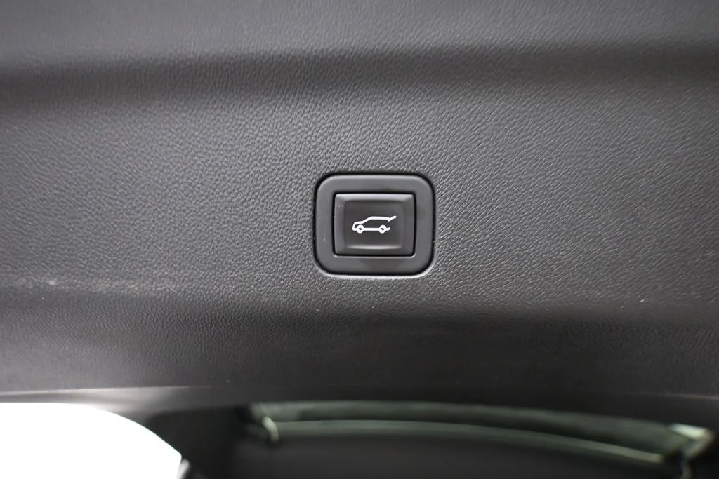 Used 2024 Black Chevrolet Z71 image 38