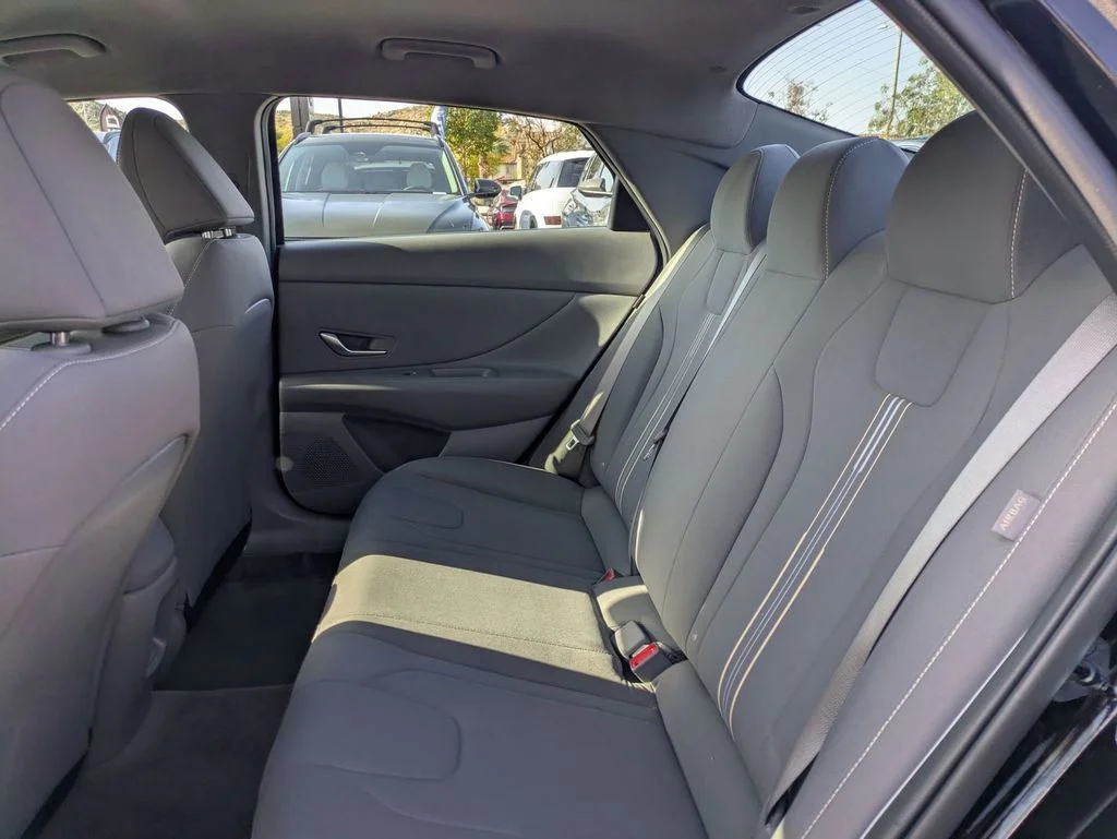 Used 2025 Black Hyundai SEL Sport image 25