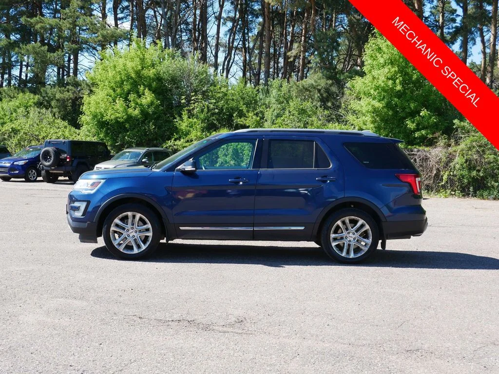 Used 2017 Blue Ford XLT image 5