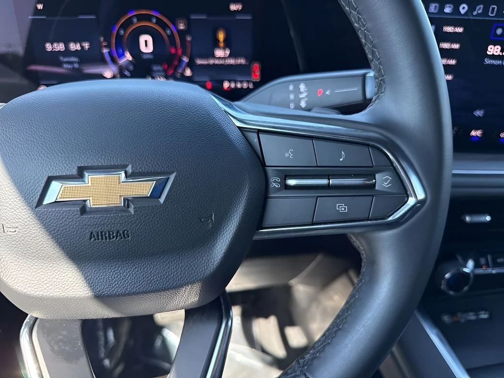 Used 2025 Gray Chevrolet LT image 17