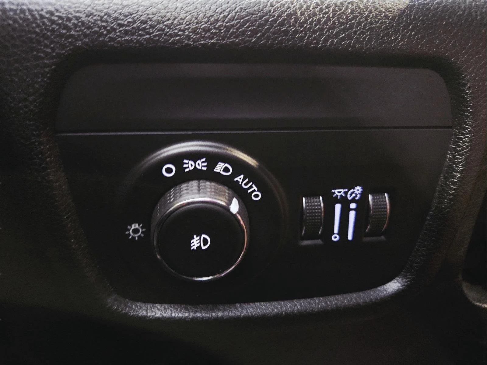 Used 2021 Velvet Red Pearlcoat Jeep Limited image 17