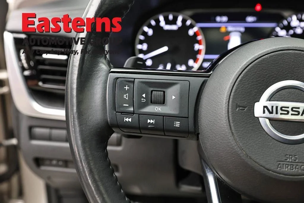Used 2021 Gold Nissan SL image 17