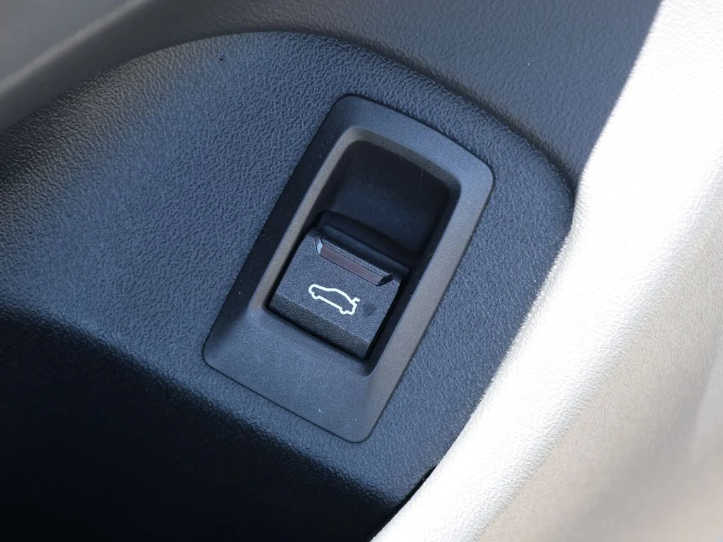Used 2025 White BMW 530i image 14