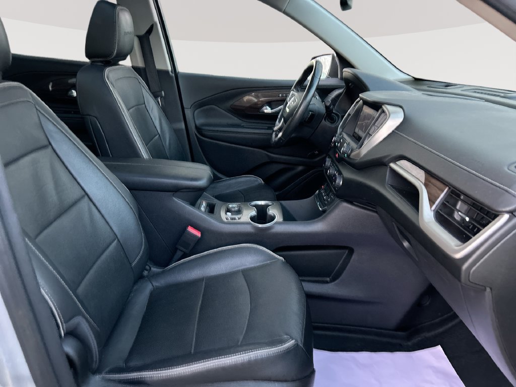 Used 2019 Silver GMC Denali image 31