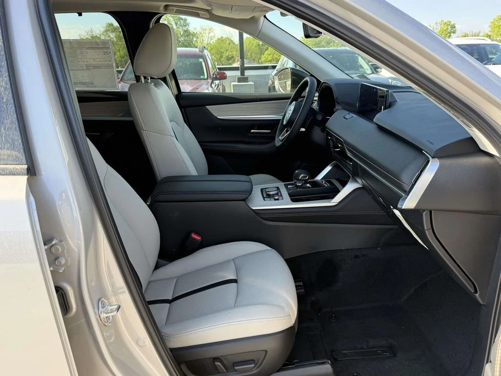 New 2026 Platinum Mazda 3.3 Turbo Premium image 15