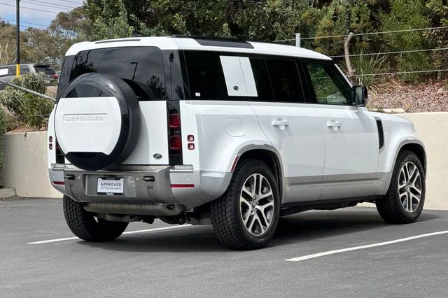 Used 2023 White Land Rover S image 5