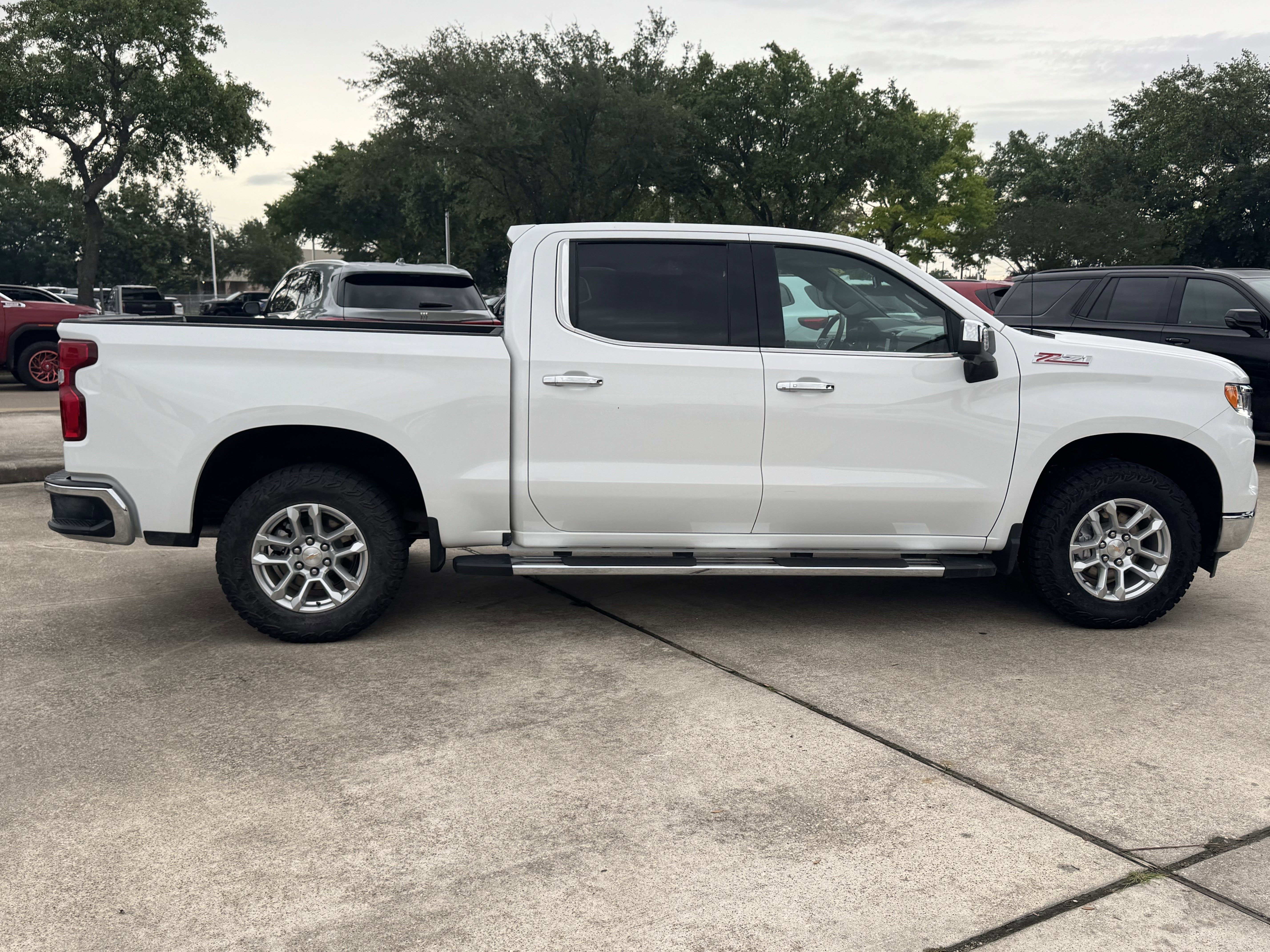 Used 2025 Summit White Chevrolet LTZ image 6