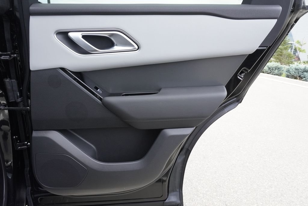 New 2026 Santorini Black Land Rover S image 25