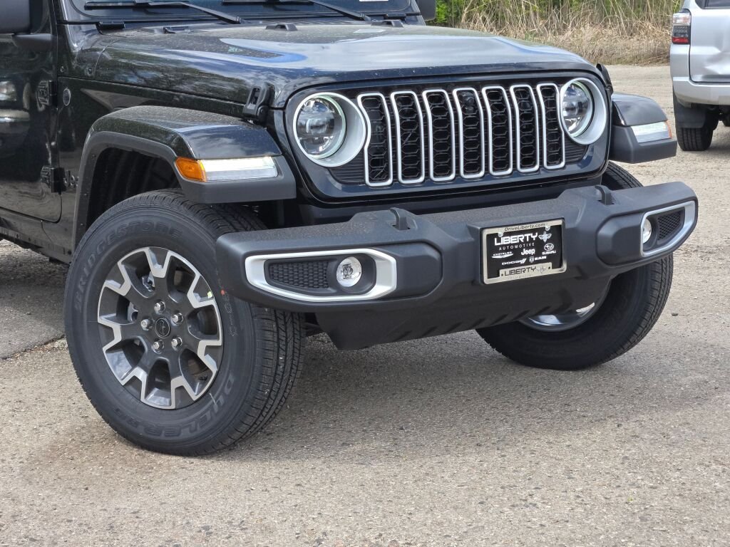 New 2026 Black Clear-Coat Exterior Paint Jeep Sahara image 3