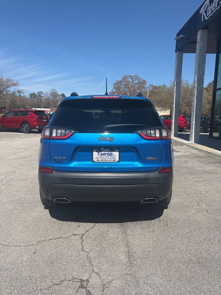 Used 2022 Blue Jeep Latitude Lux image 3