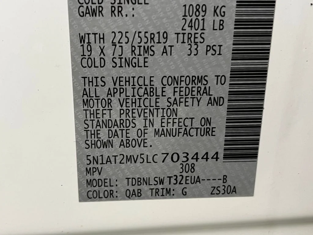 Used 2020 White Nissan SL image 29