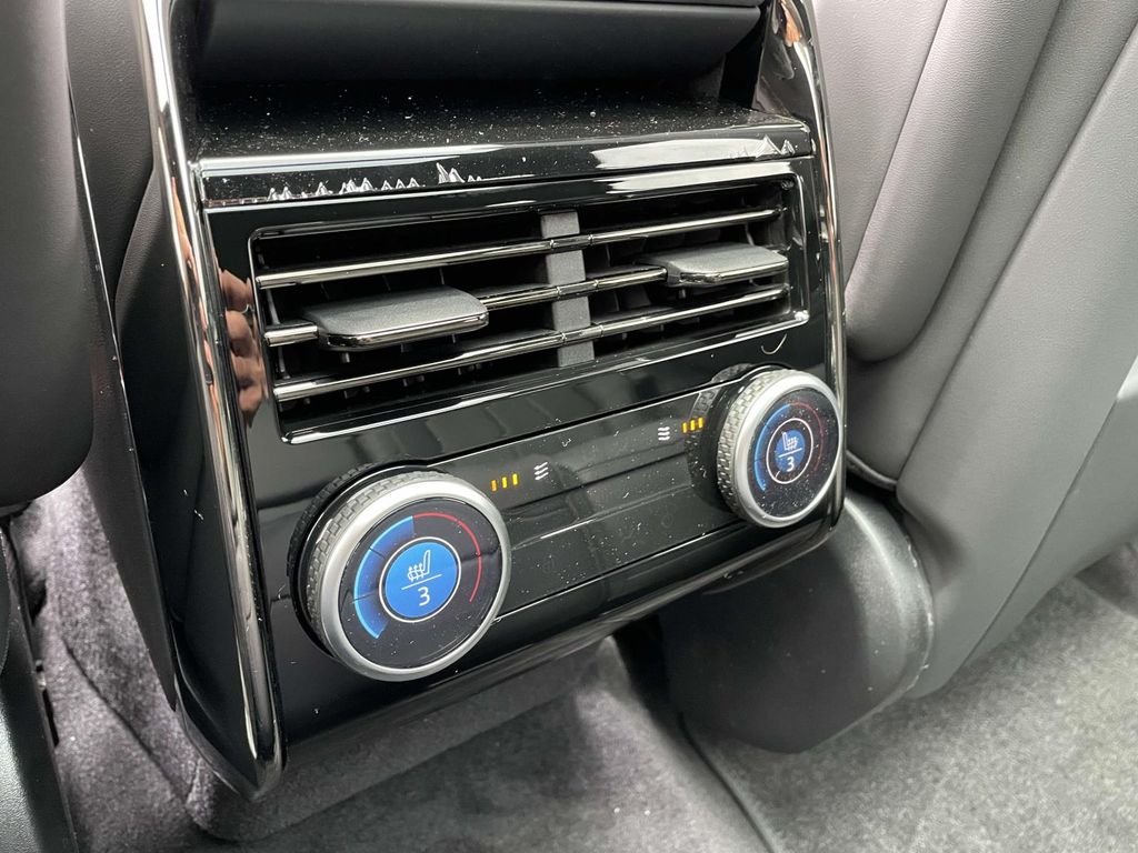New 2026 Fuji White Land Rover Dynamic SE image 21