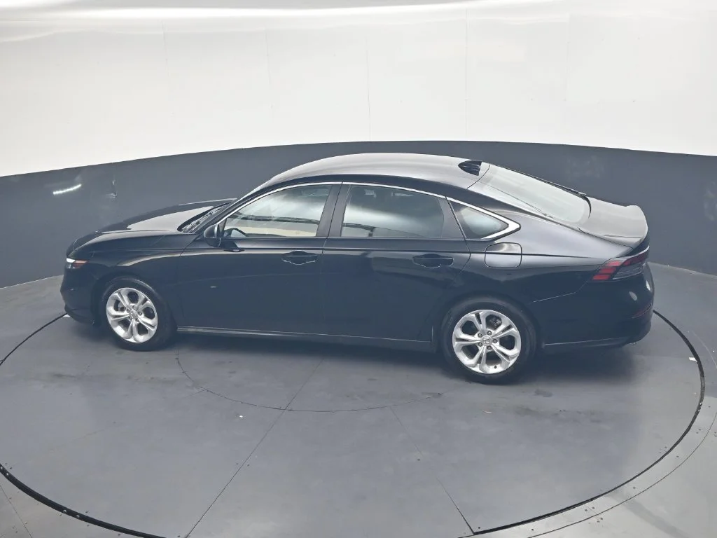 Used 2025  Honda LX image 19
