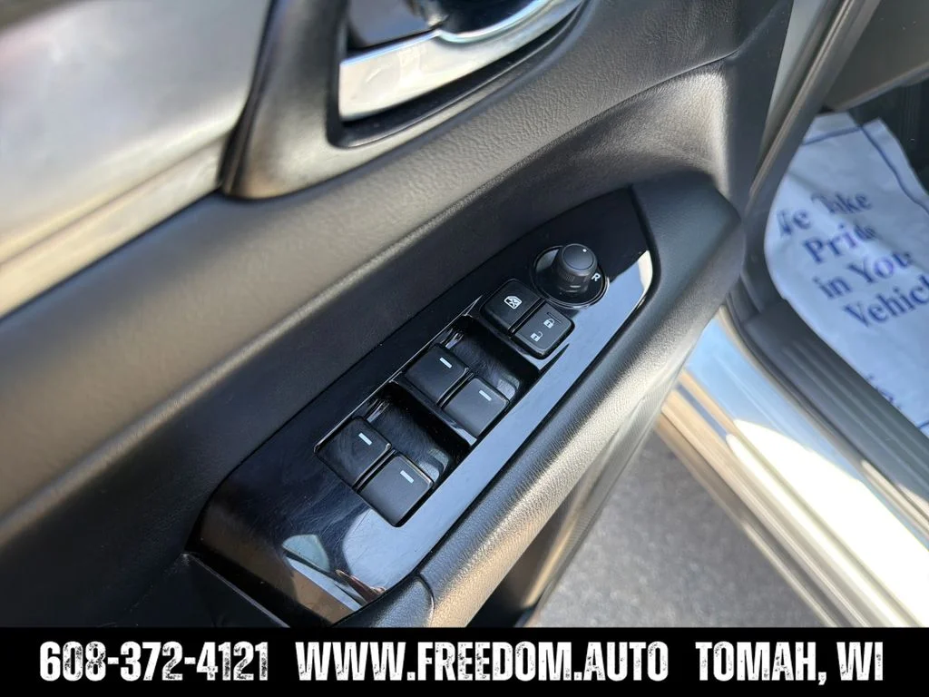 Used 2021 Sonic Silver Metallic Mazda Touring image 11