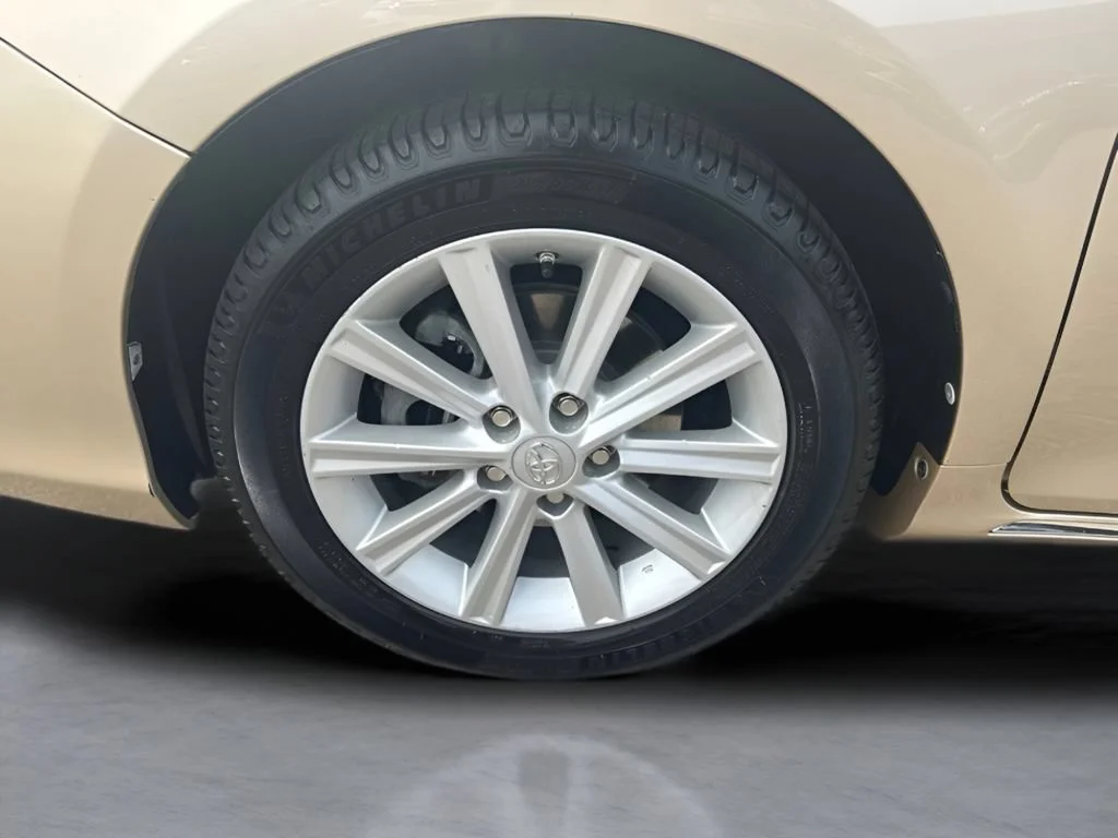 Used 2012 Gold Toyota L image 27