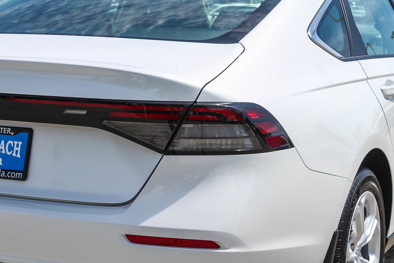 New 2026 Platinum White Pearl Honda LX image 9