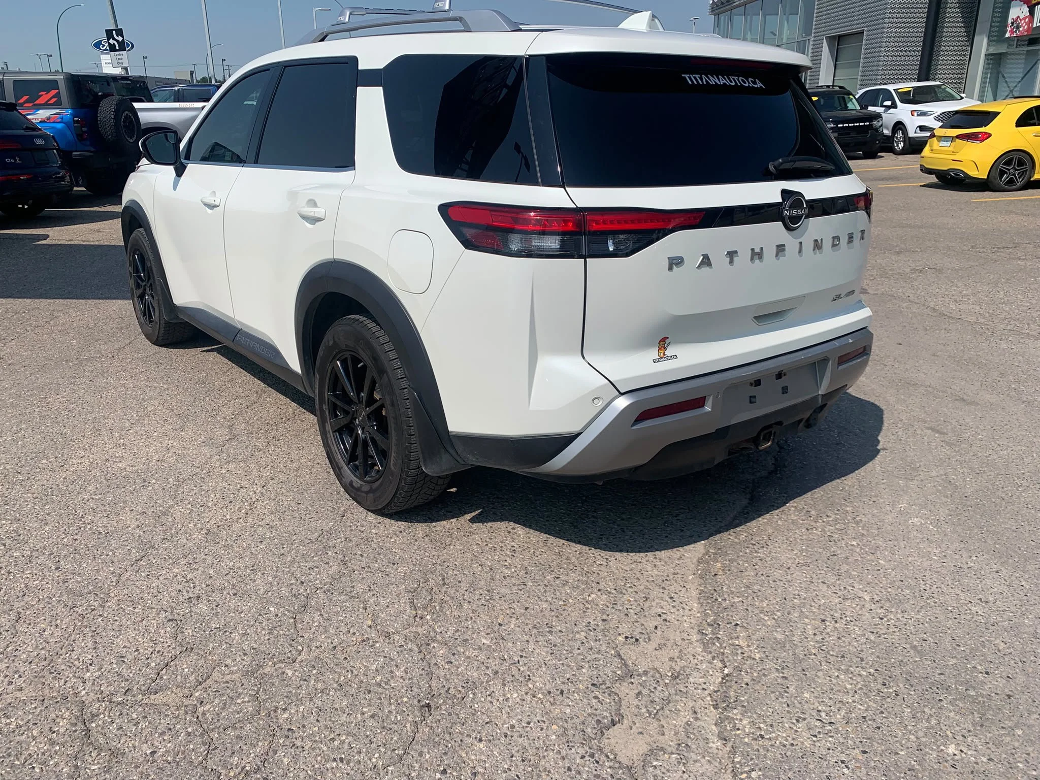 Used 2022 White Nissan SL image 13