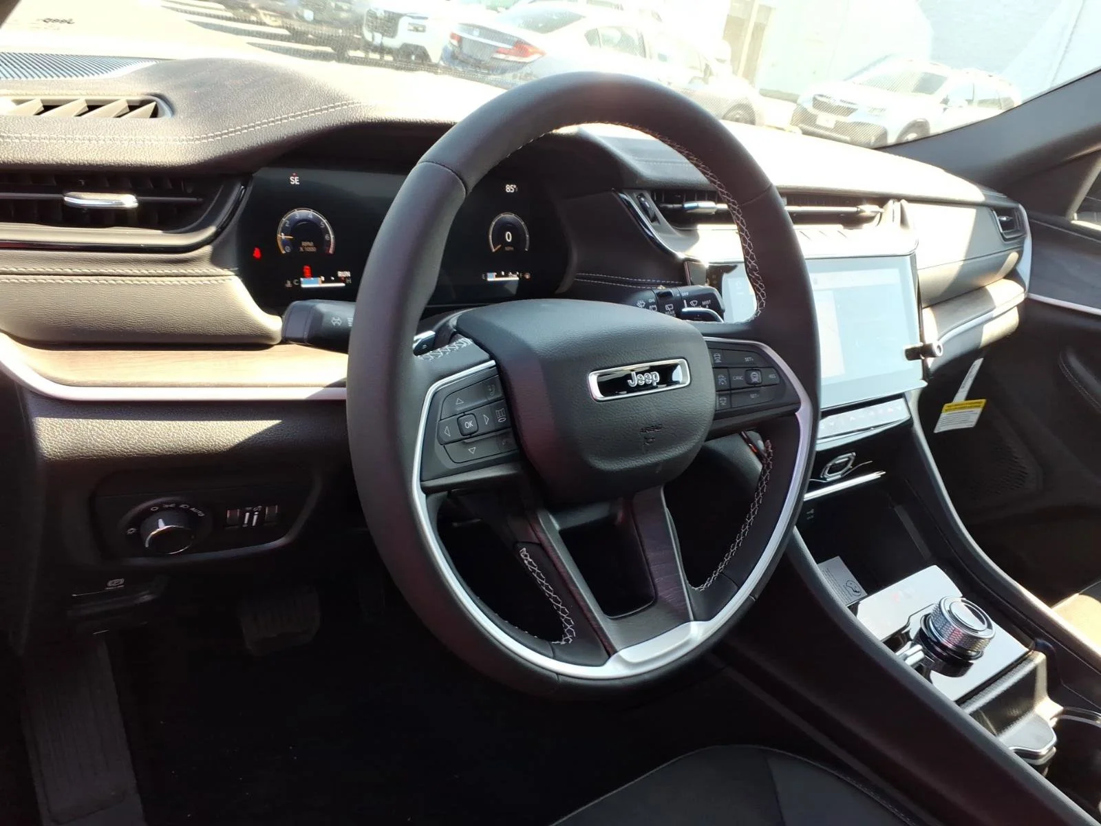 New 2026 Bright White Clear-Coat Exterior Paint Jeep Laredo image 6