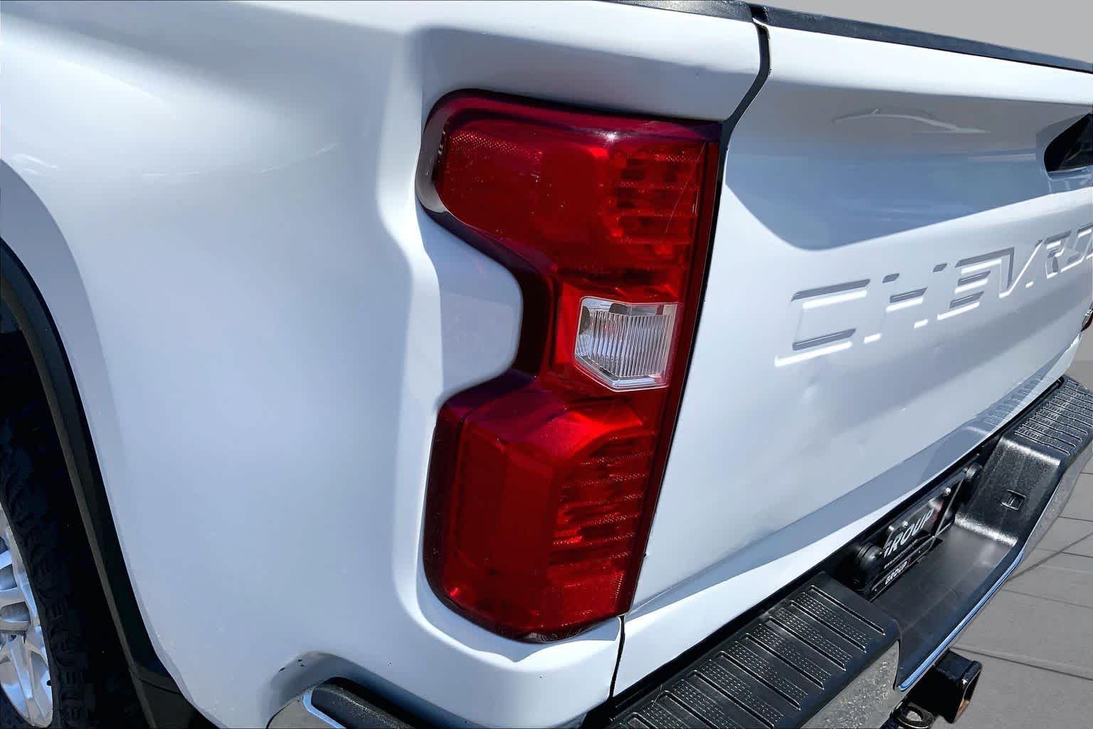 Used 2021 Summit White Chevrolet LT image 27