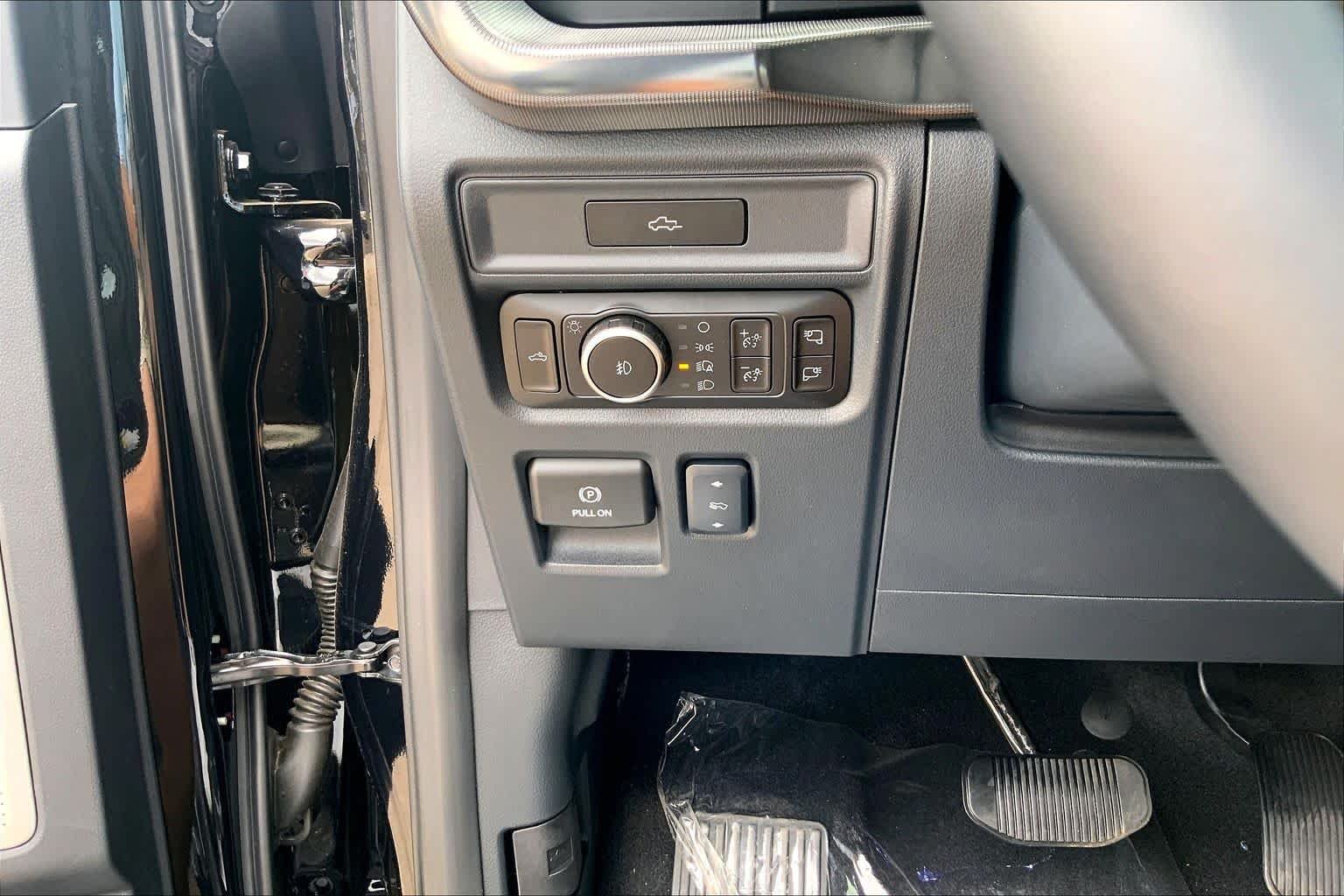 New 2026 Agate Black Metallic Ford Platinum® image 20